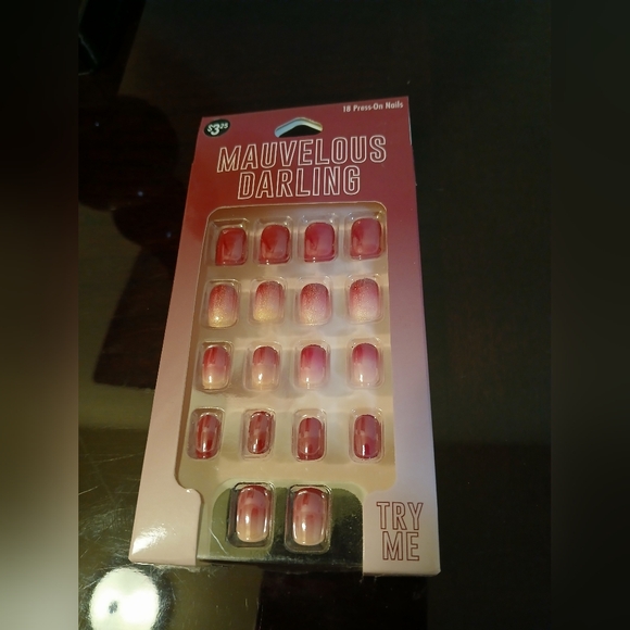 Artificial Nails - Picture 5 of 11
